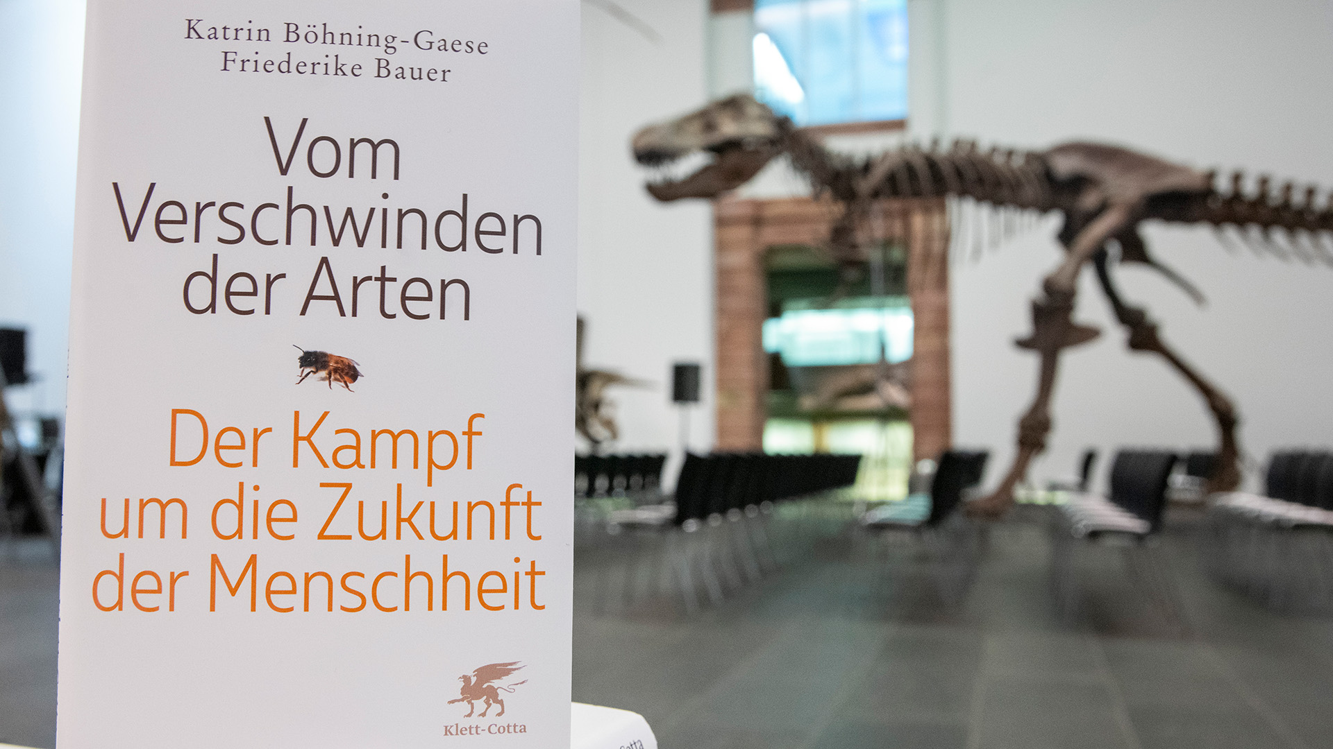 Buchtitel: Friederike Bauer und Katrin Böhning-Gaese: Vom Verschwinden der Arten. Der Kampf um die Zukunft der Menschheit.