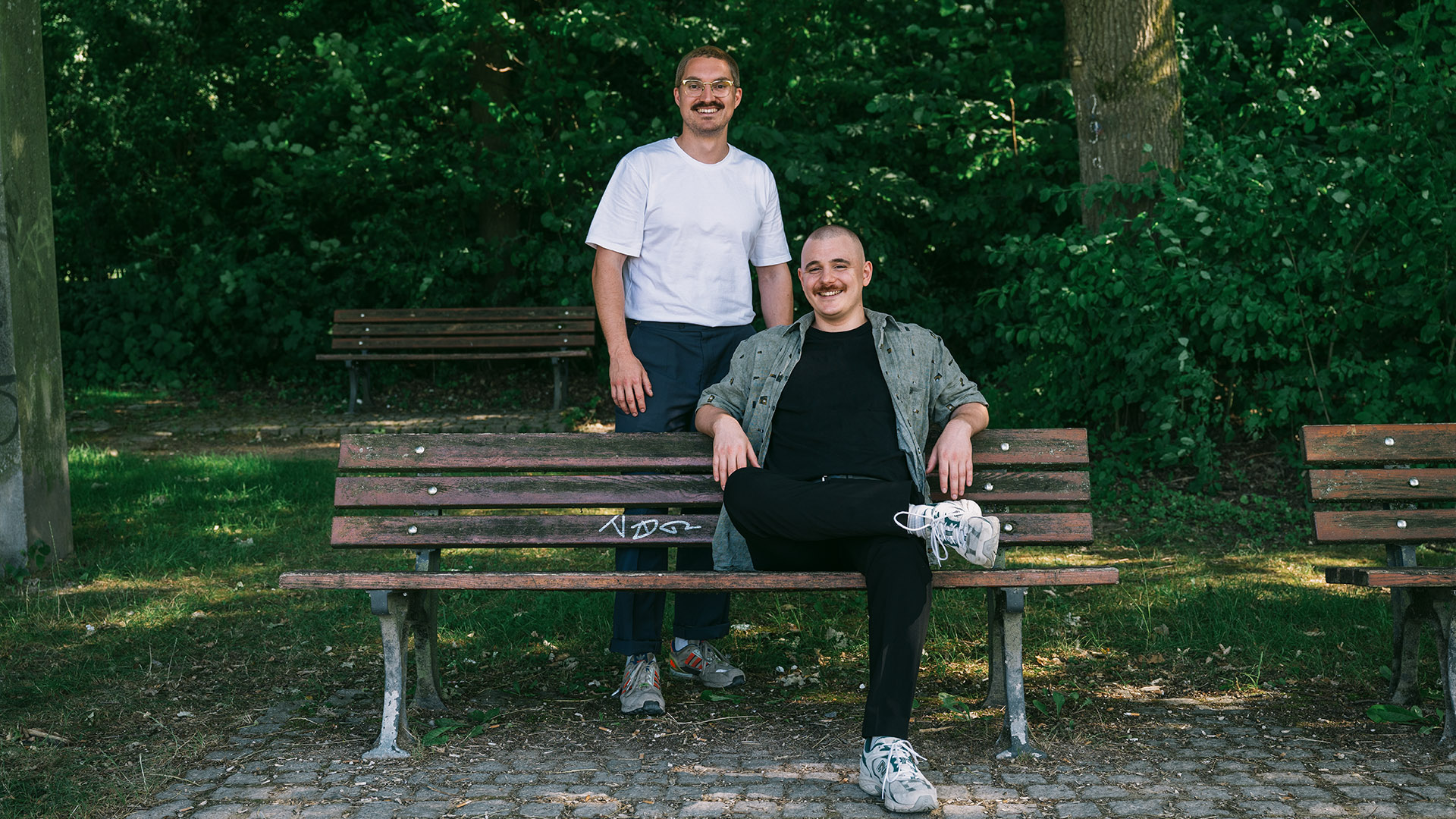 Nebenberuflich selbstständig machen mit dem besten Freund: „Brudi, lass mal gründen!“