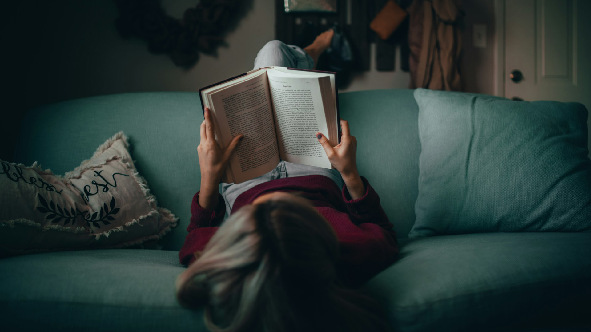 Upgrade für deine Empathie: Warum Romane lesen das ultimative Training für dein Einfühlungsvermögen ist